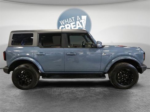 Used 2024 Ford Bronco Outer Banks image 2