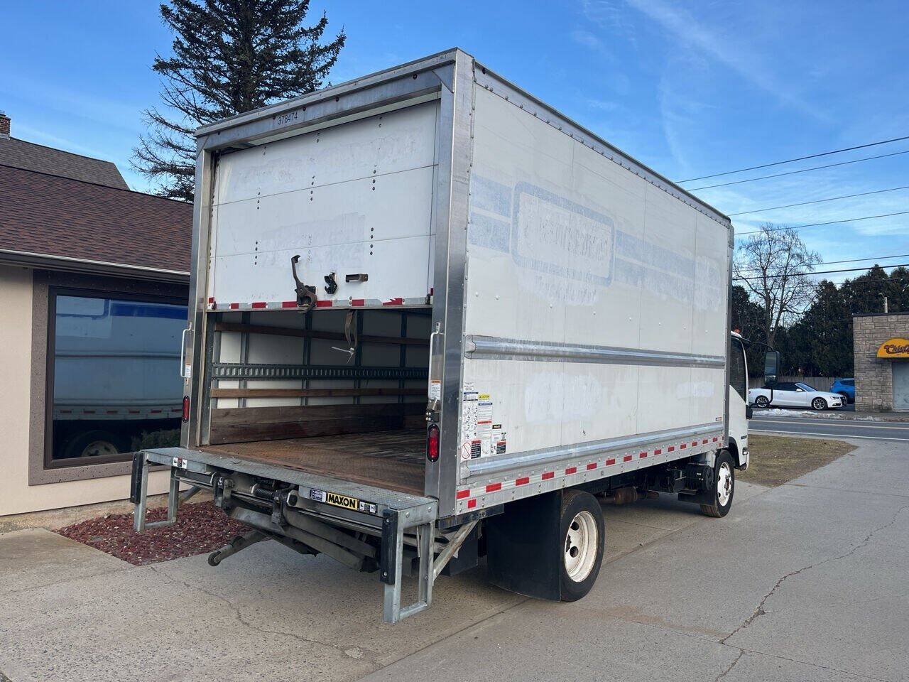 Used 2020 Isuzu NPR RWD image 3