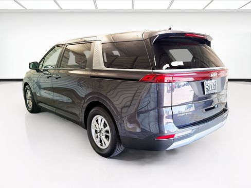 Used 2024 Kia Carnival LX FWD image 6
