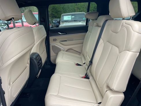 New 2026 Jeep Grand Cherokee L Limited AWD/4WD image 11