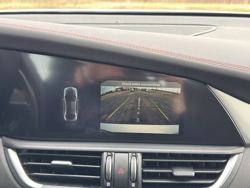 Used 2024 Alfa Romeo Giulia AWD image 30