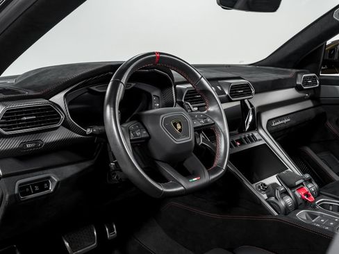 Used 2023 Lamborghini Urus Performante AWD/4WD image 13