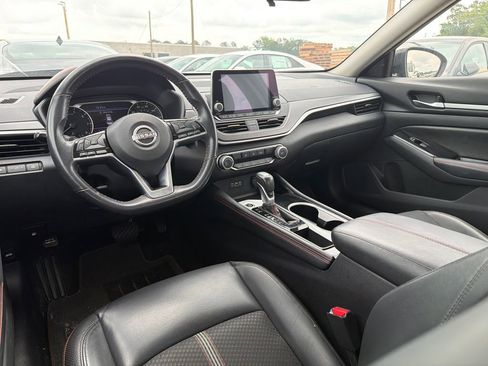 Used 2025 Nissan Altima 2.5 SR FWD image 18