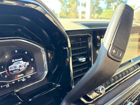 Used 2024 GMC Sierra 1500 SLT image 27