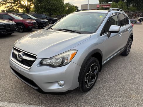 Used 2014 Subaru Crosstrek 2.0i Premium w/ Moonroof Package AWD/4WD image 3