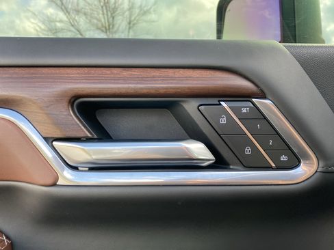 Used 2025 GMC Sierra 3500 Denali Ultimate image 25