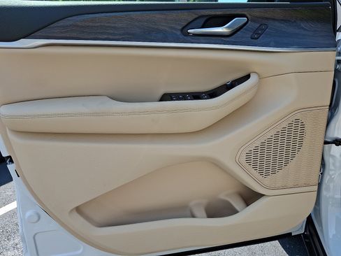 New 2026 Jeep Grand Cherokee L Limited w/ Luxury Tech Group II AWD/4WD image 8