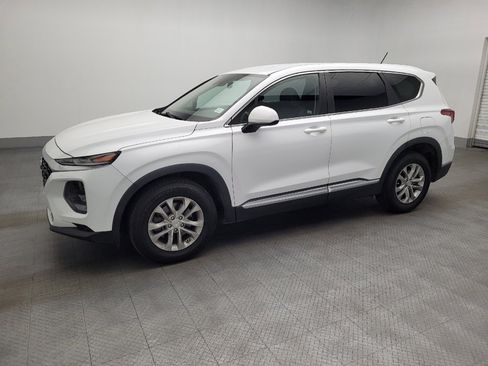 Used 2019 Hyundai Santa Fe SE image 2
