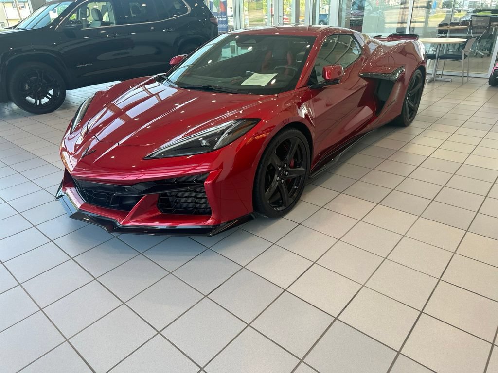 Used 2025 Chevrolet Corvette Z06 RWD image 2