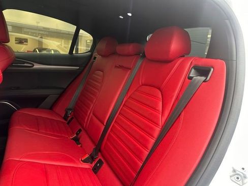 Used 2022 Alfa Romeo Stelvio Veloce image 8