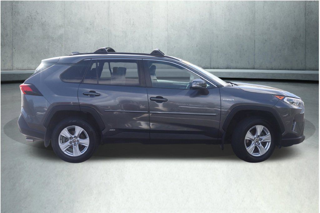 Used 2021 Toyota RAV4 XLE w/ Convenience Package AWD/4WD image 24