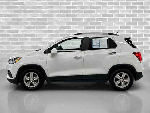 Used 2019 Chevrolet Trax LT w/ LT Convenience Package image 2