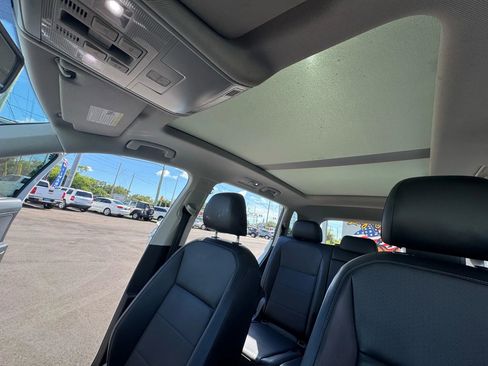 Used 2019 Volkswagen Tiguan SE w/ Panoramic Sunroof Package image 25