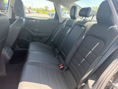 Used 2024 Volkswagen Jetta SE FWD image 13