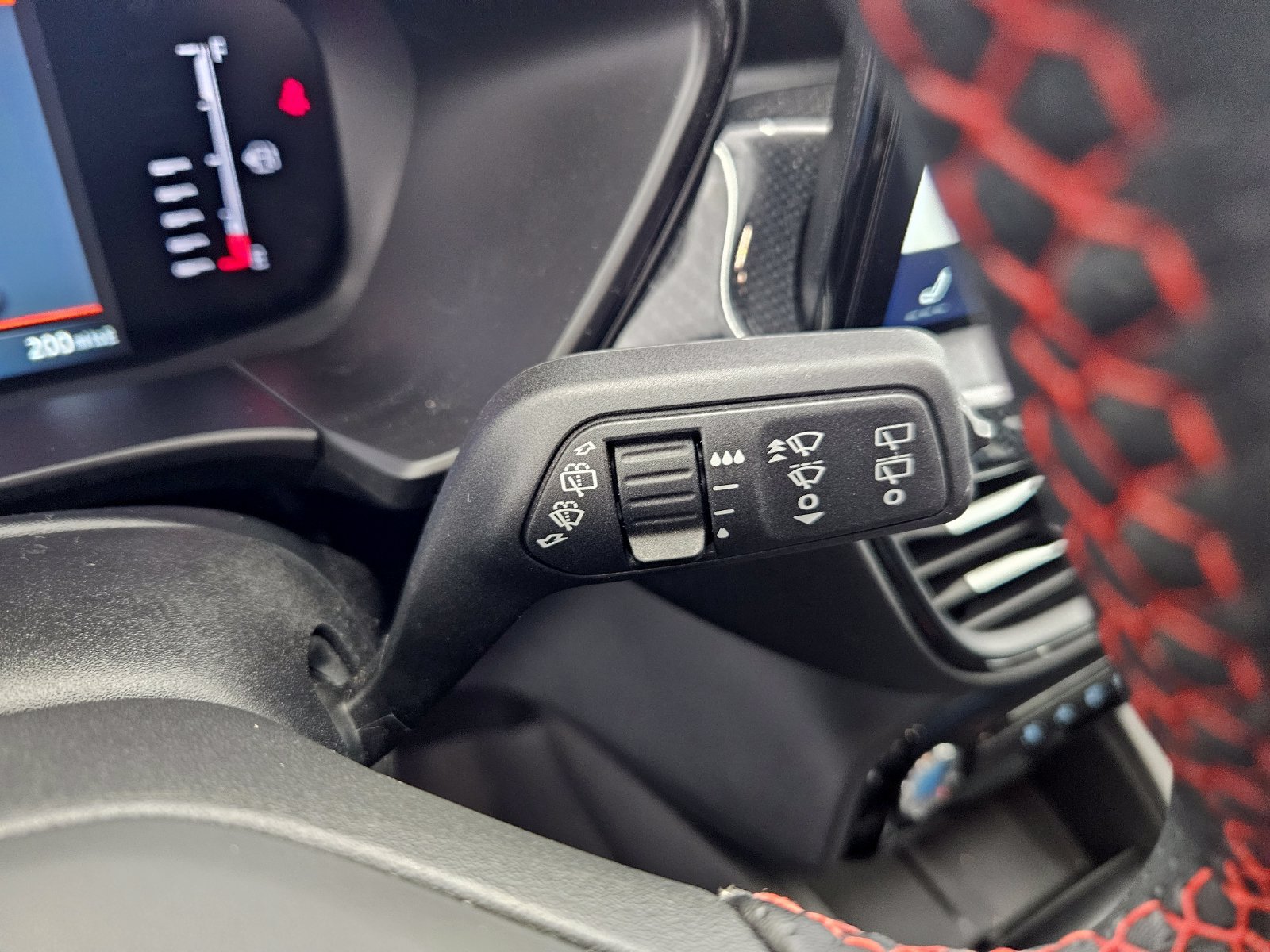 Used 2024 Ford Escape ST-Line w/ Tech Pack #1 FWD image 21