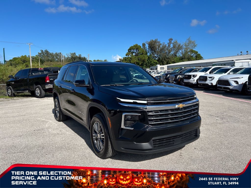 Used 2026 Chevrolet Traverse LT w/ Driver Confidence Package FWD image 3