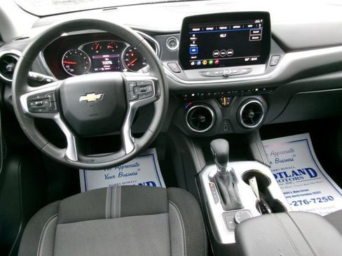 Used 2025 Chevrolet Blazer LT FWD image 11