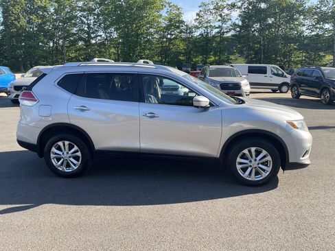 Used 2016 Nissan Rogue SV w/ SV Premium Package AWD/4WD image 6
