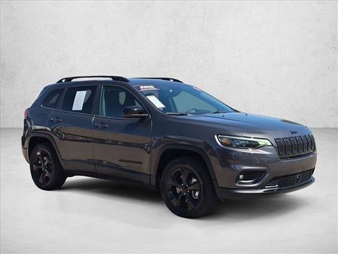 Used 2023 Jeep Cherokee Altitude Lux AWD/4WD image 3