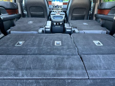 Used 2024 Lincoln Navigator Premiere AWD/4WD image 17
