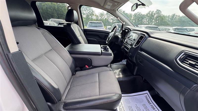 Used 2017 Nissan Titan S AWD/4WD image 39