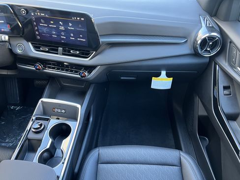 New 2026 Chevrolet Equinox LT w/ Convenience Package II image 34