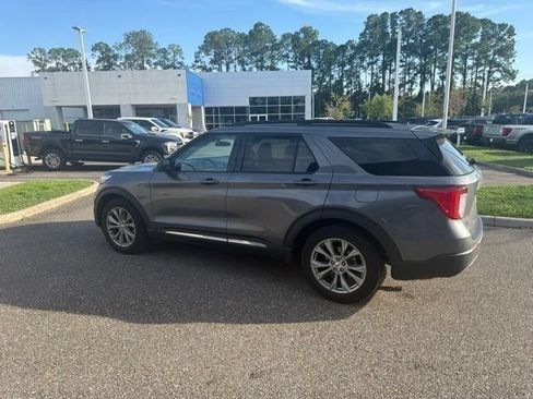 Used 2023 Ford Explorer XLT w/ Equipment Group 202A RWD image 8