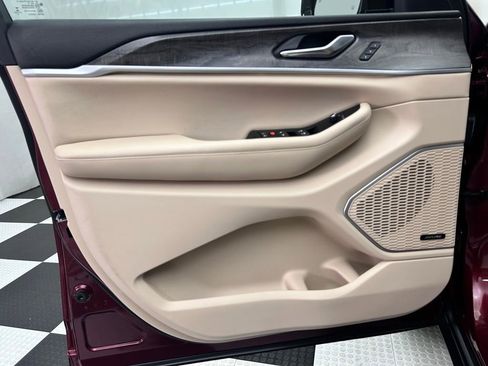 Used 2022 Jeep Grand Cherokee Limited 4xe image 14