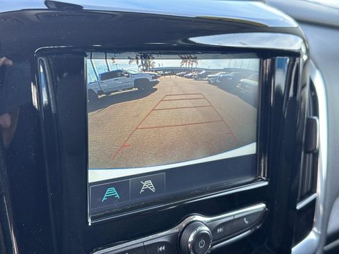 Used 2018 Chevrolet Traverse LT image 17