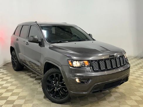 Used 2021 Jeep Grand Cherokee Laredo X image 3