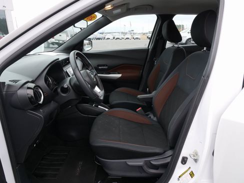 Used 2019 Nissan Kicks SR w/ Exterior Package image 15