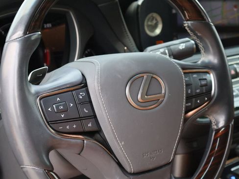 Used 2022 Lexus LS 500 AWD w/ Luxury Package image 19