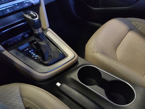 Used 2017 Hyundai Elantra Limited FWD image 26