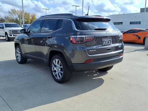 Used 2022 Jeep Compass Latitude image 9