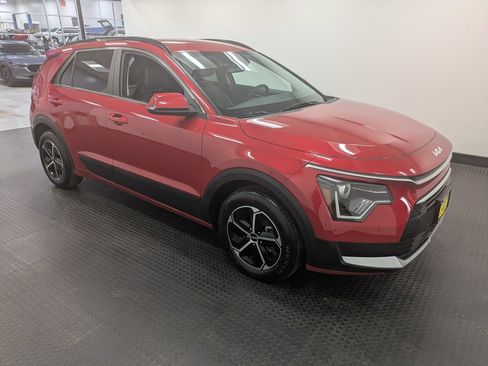 Certified 2024 Kia Niro EX image 3