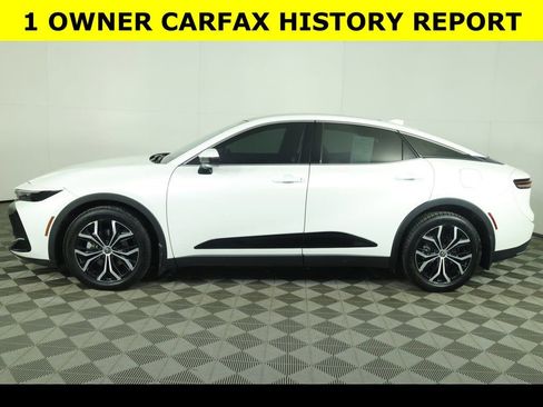 Used 2023 Toyota Crown Limited image 5