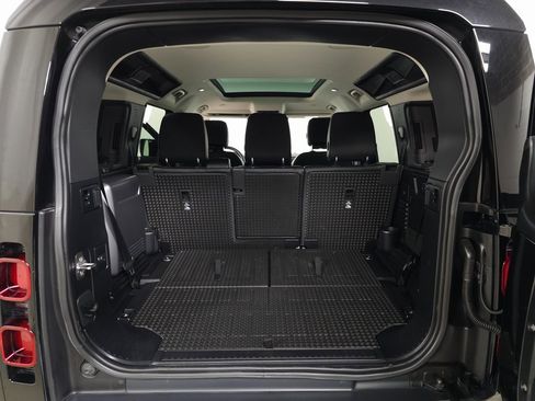 Used 2023 Land Rover Defender 110 SE image 6