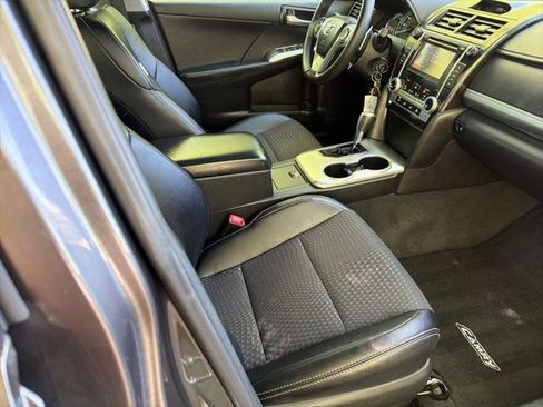 Used 2013 Toyota Camry SE image 11