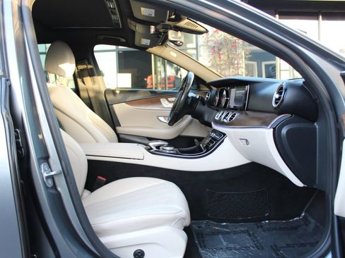 Used 2017 Mercedes-Benz E 300 image 10
