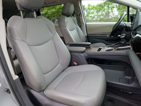 Used 2023 Toyota Sienna XLE FWD image 36