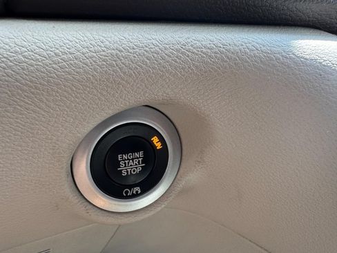 Used 2020 Chrysler Pacifica Touring w/ Cold Weather Group FWD image 22