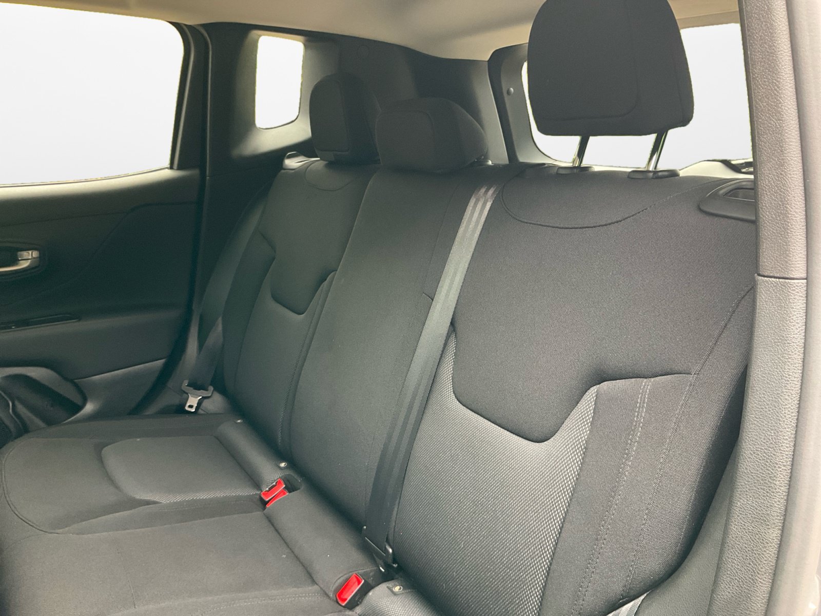 Used 2023 Jeep Renegade Latitude AWD/4WD image 15