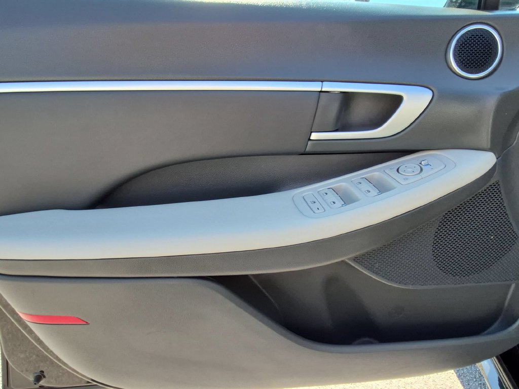 Used 2025 Hyundai Sonata SEL FWD image 11
