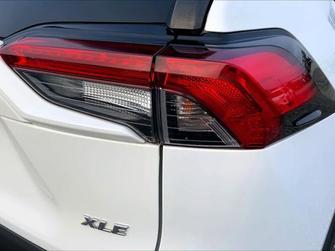 Used 2019 Toyota RAV4 XLE FWD image 30