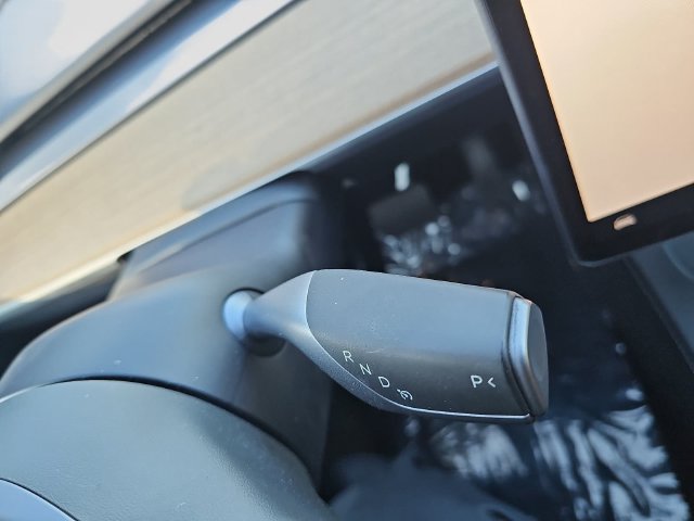 Used 2025 Tesla Model Y Long Range AWD/4WD image 28