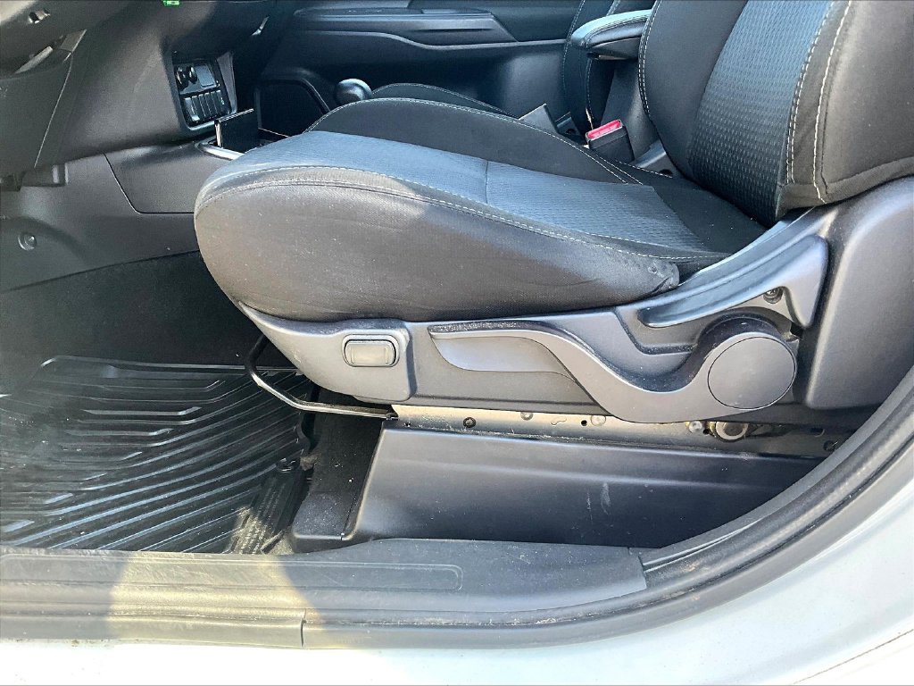 Used 2020 Mitsubishi Outlander ES AWD/4WD image 38