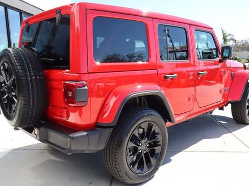 Used 2025 Jeep Wrangler Unlimited Sahara w/ Safety Group image 3