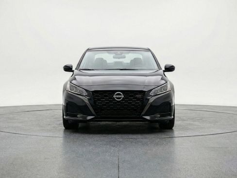 Used 2025 Nissan Altima 2.5 SV image 2