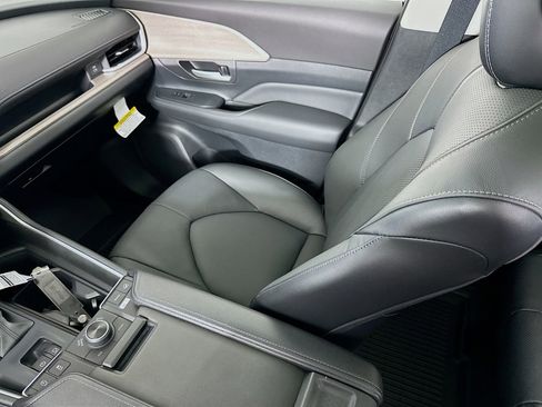 New 2026 Toyota Grand Highlander AWD image 25
