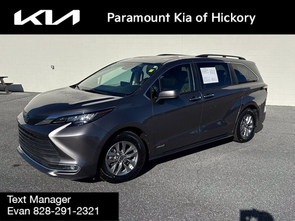 Used 2021 Toyota Sienna XLE FWD image 1